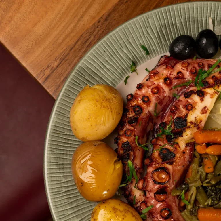 Polvo à lagareiro com batata a murro