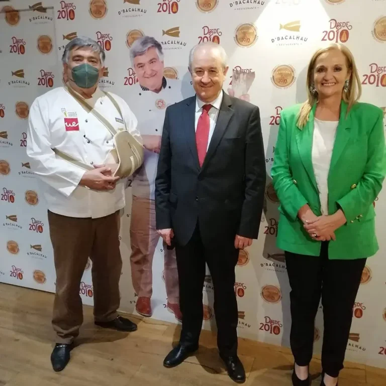 Chef Júlio com convidados num evento do restaurante