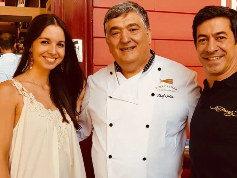 Chef Júlio com visitantes no restaurante